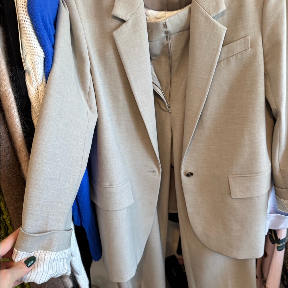 Aritzia blazer and pants Light grey - Picture 9 of 16